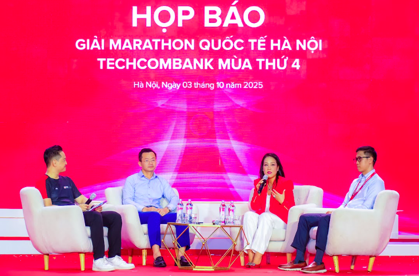Ngay sau Lễ Khai mạc, Giải Marathon Quốc tế Hà Nội Techcombank mùa thứ 4 cũng tổ chức Họp báo để làm rõ hơn các vấn đề mà truyền thông cũng như các VĐV quan tâm.