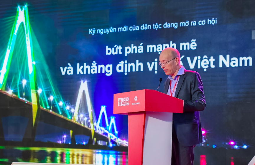 Ông Jens Lottner - Tổng giám đốc Techcombank phát biểu tại Lễ Khai mạc Giải Marathon Quốc tế Hà Nội Techcombank mùa 4.