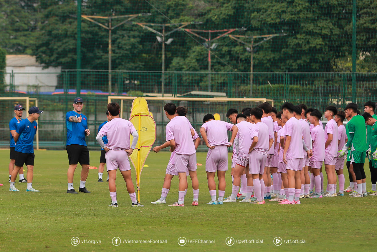 U17 nam và nữ cùng hội quân