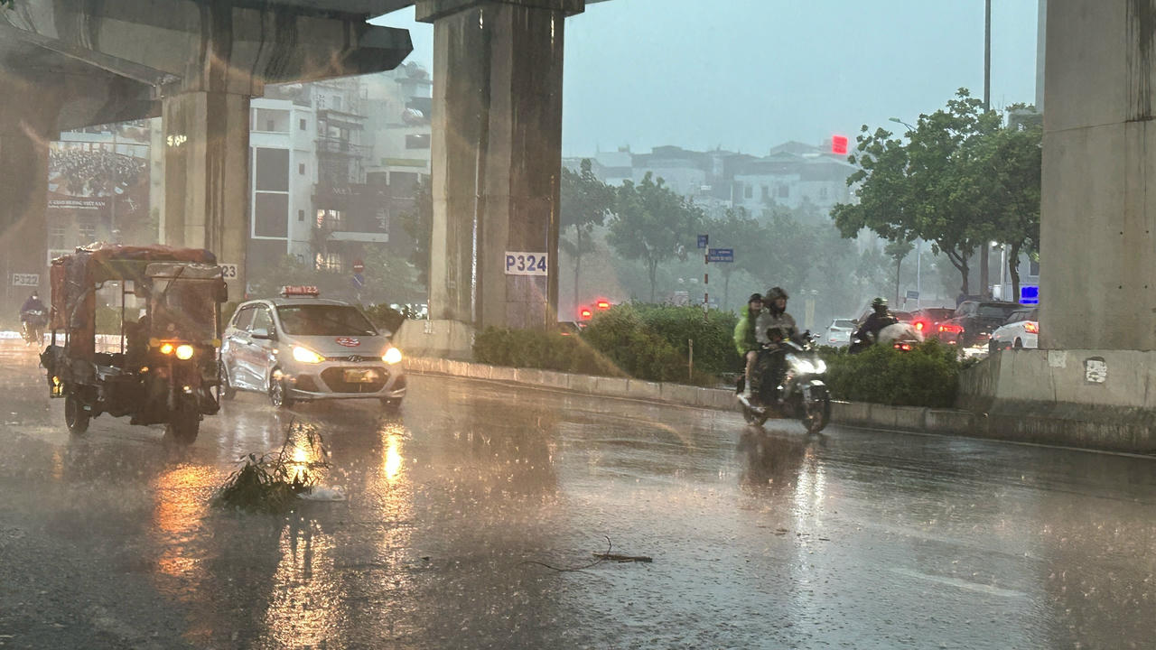 Ứng phó bão, Hà Nội khuyến khích làm việc trực tuyến và chủ động cho học sinh nghỉ học