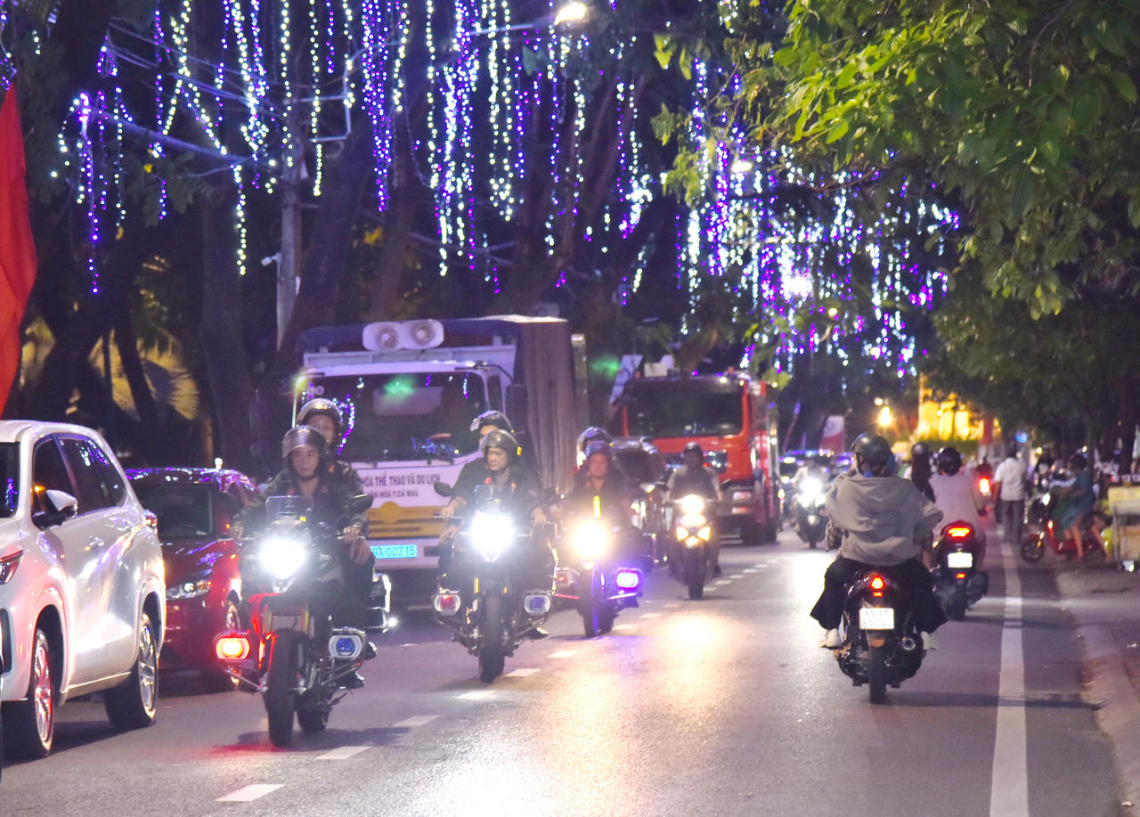 Tổ tuần tra, kiểm soát Công an tỉnh Cà Mau, ra quân thực hiện nhiệm vụ bảo đảm an ninh trật tự, an toàn giao thông.