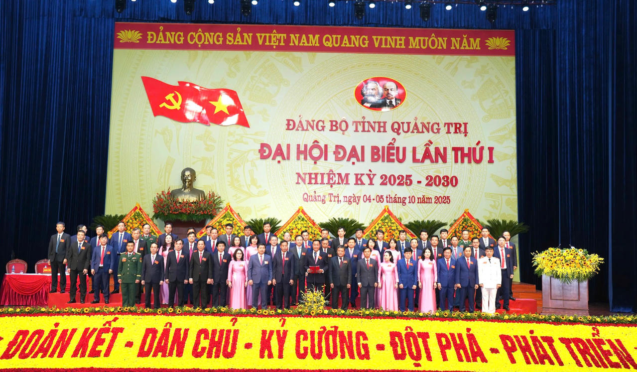 Ban Chấp hành Đảng bộ tỉnh Quảng
Trị khóa I, nhiệm kỳ 2025-2030 ra mắt nhận nhiệm vụ.