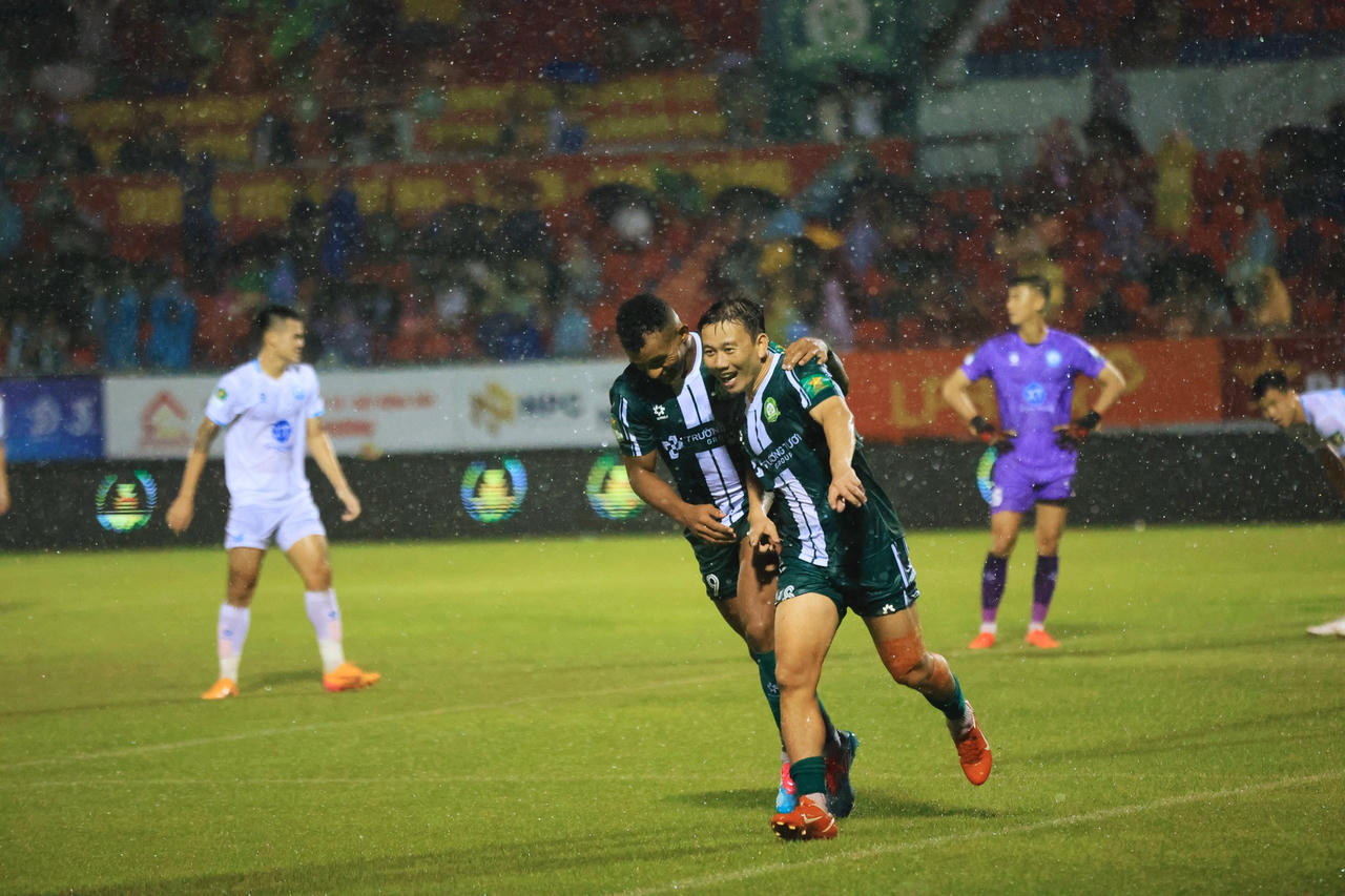 Đội bóng của Công Phương vẫn bất bại