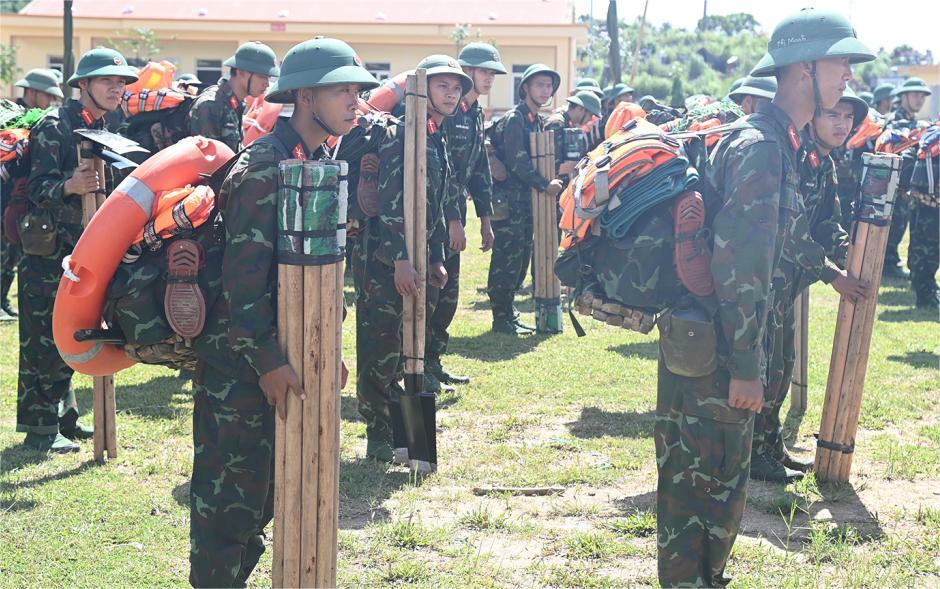 Lực lượng quân đội chuẩn bị lực lượng, phương tiện, tổ chức luyện tập các phương án, sẵn sàng cơ động lực lượng xử trí các tình huống khi có lệnh.