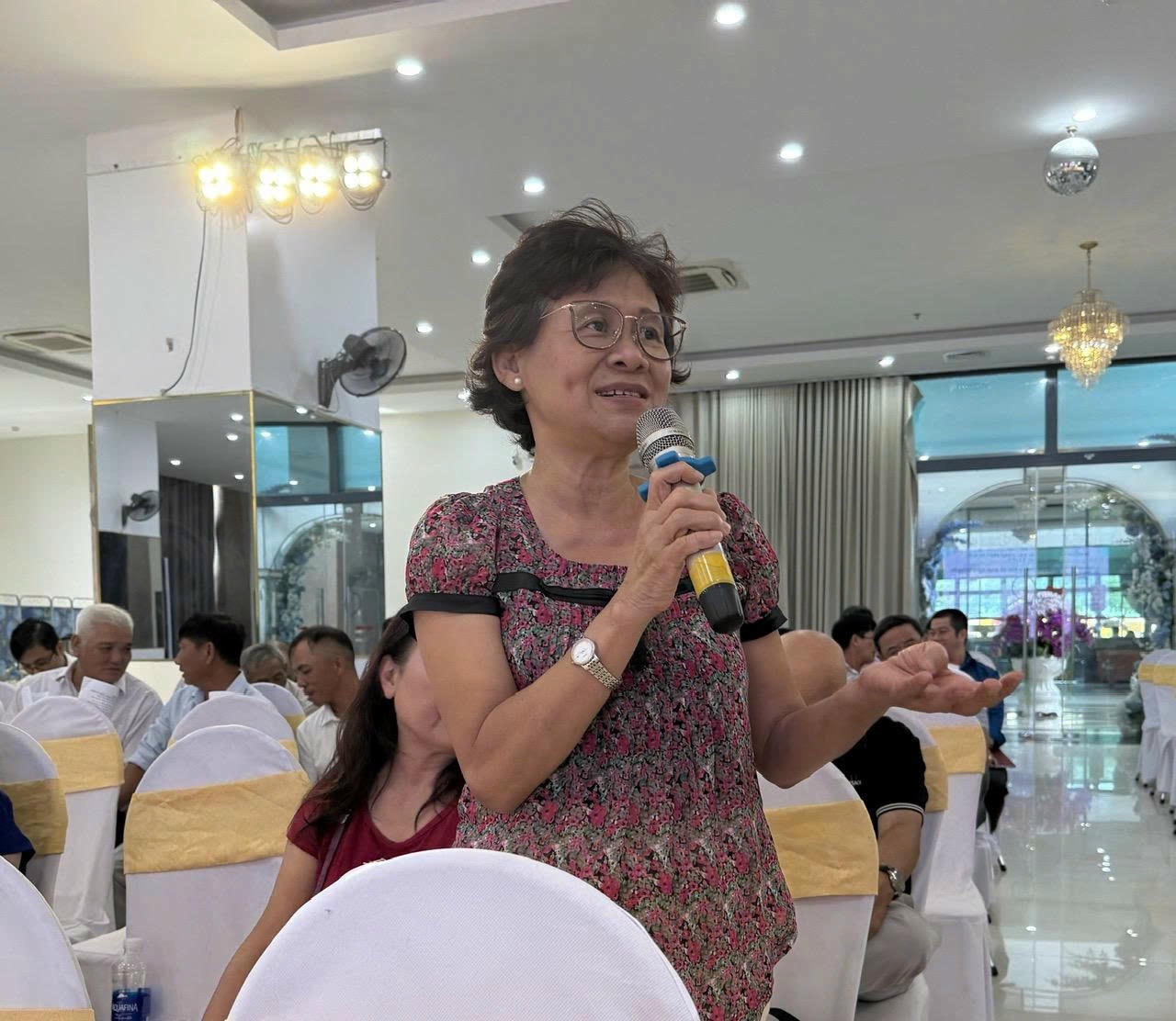 Nhiều câu hỏi được các đại biểu nêu lên