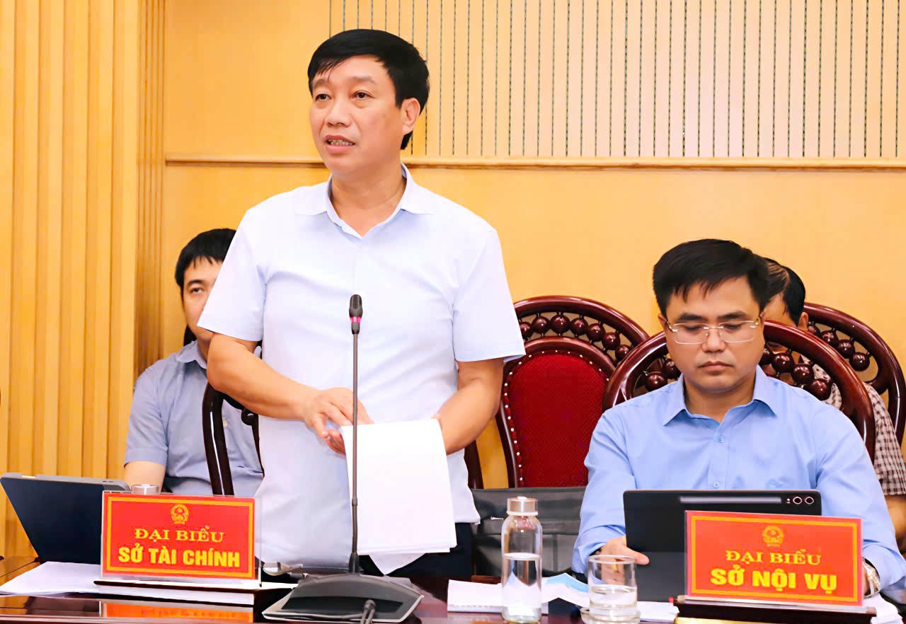 Ông Mai Văn Quyết, Ủy viên Ban Thường vụ Tỉnh ủy, Giám đốc Sở Tài chính phát biểu tại hội nghị.