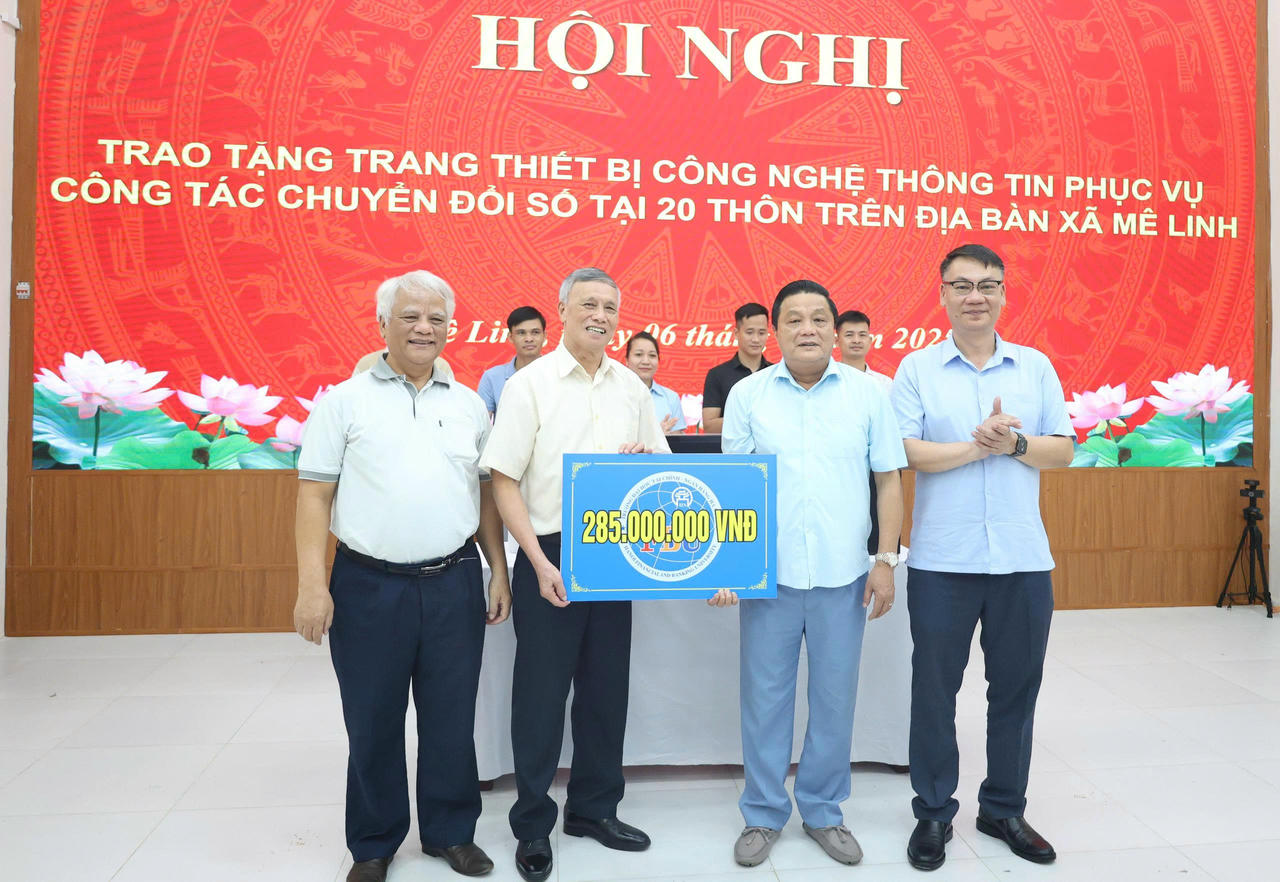 Trường ĐH Tài chính - Ngân hàng Hà Nội đồng hành cùng xã Mê Linh trong công cuộc chuyển đổi số