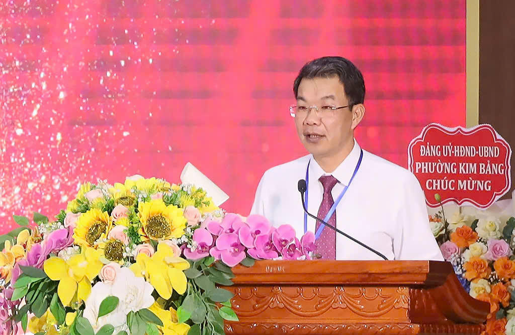 Ông Nguyễn Hoàng Hà, Ủy viên Ban Thường vụ Tỉnh ủy, Phó Chủ tịch Thường trực Ủy ban MTTQ Việt Nam tỉnh Ninh Bình phát biểu tại Đại hội.