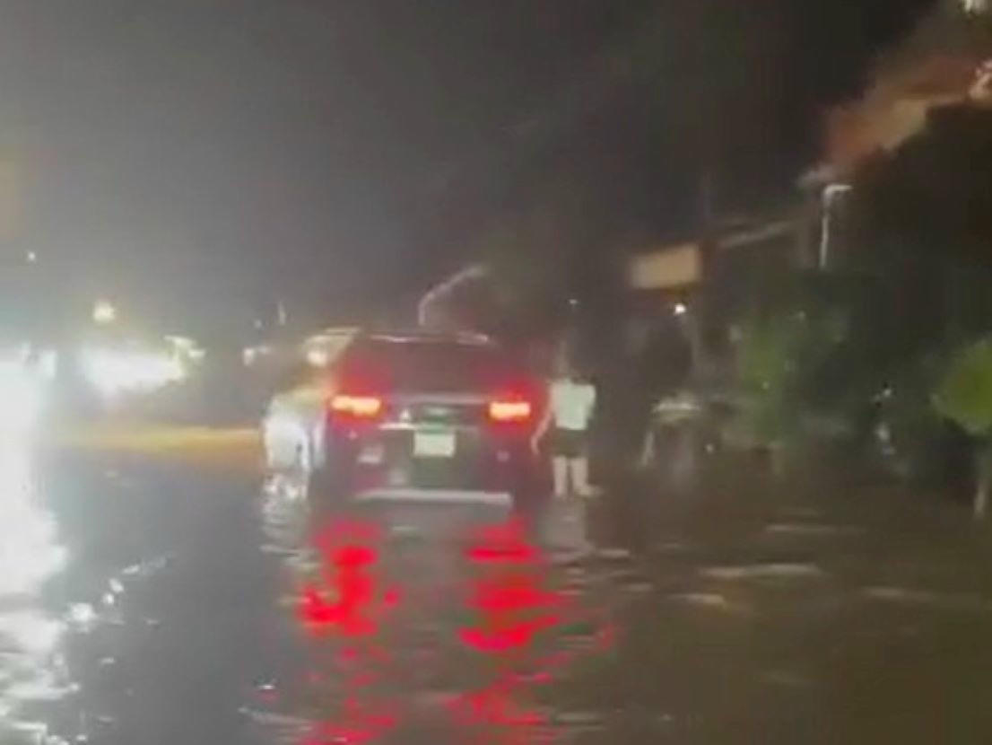 Nữ tài xế rời khỏi hiện trường sau vụ tai nạn