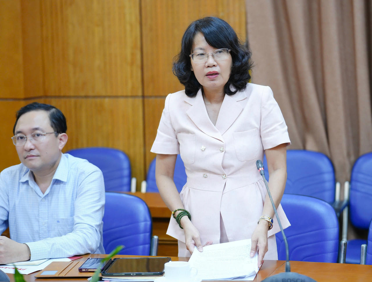 Vụ trưởng Vụ Tổ chức cán bộ Phan Thị Hồng Hà phát biểu tại buổi làm việc