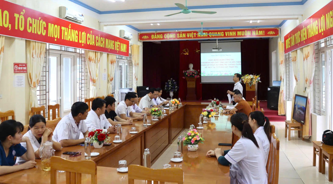 Quang cảnh buổi làm việc