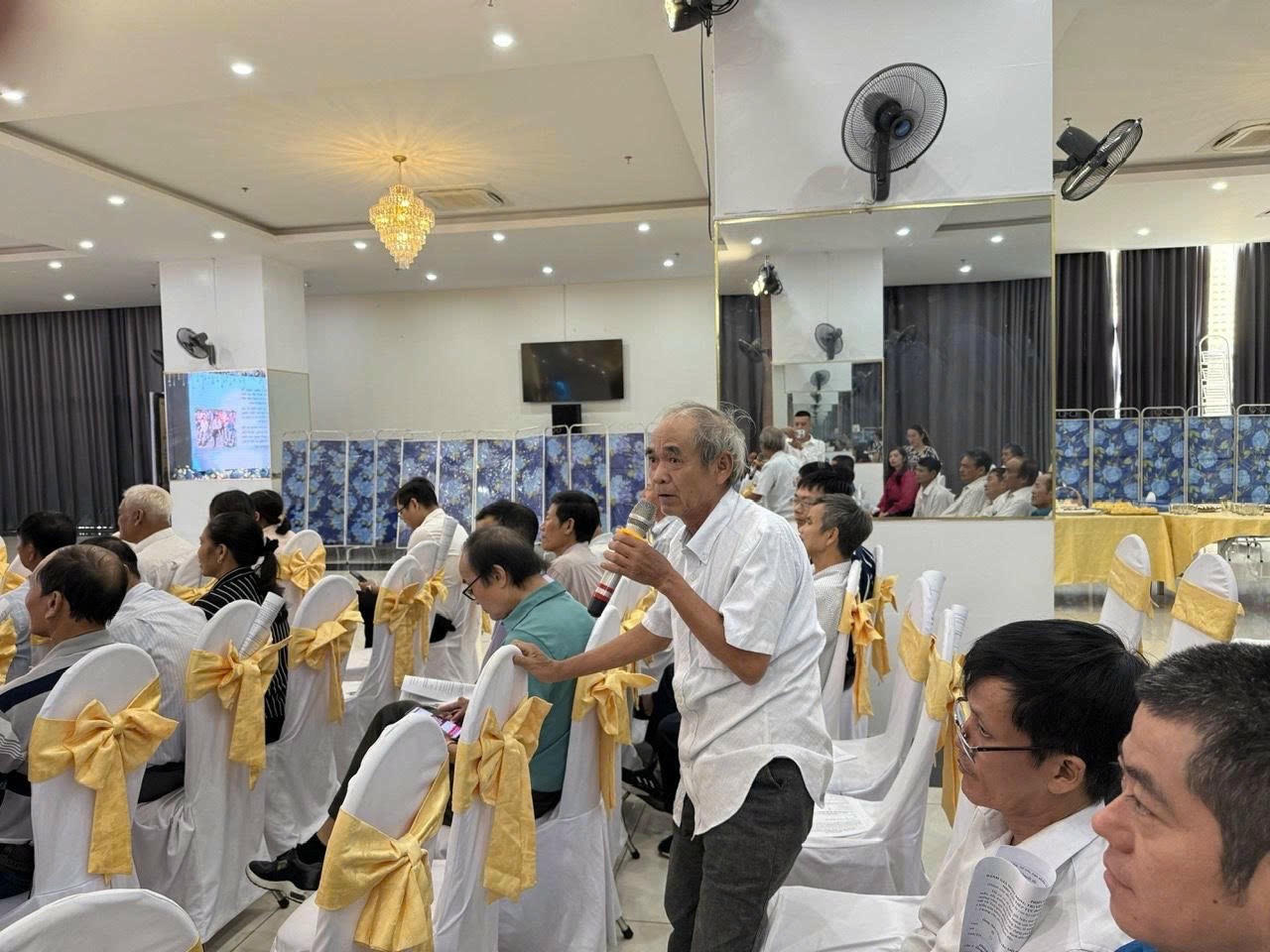 Các đại biểu phát biểu, chia sẻ tại Hội nghị. 