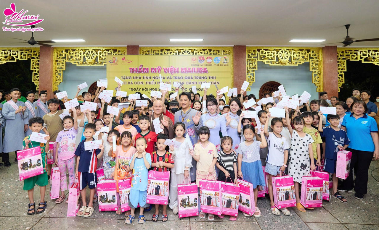 Vợ chồng doanh nhân TMV Mailisa chiếm trọn trái tim các học sinh nghèo trong ngày lễ sinh nhật.