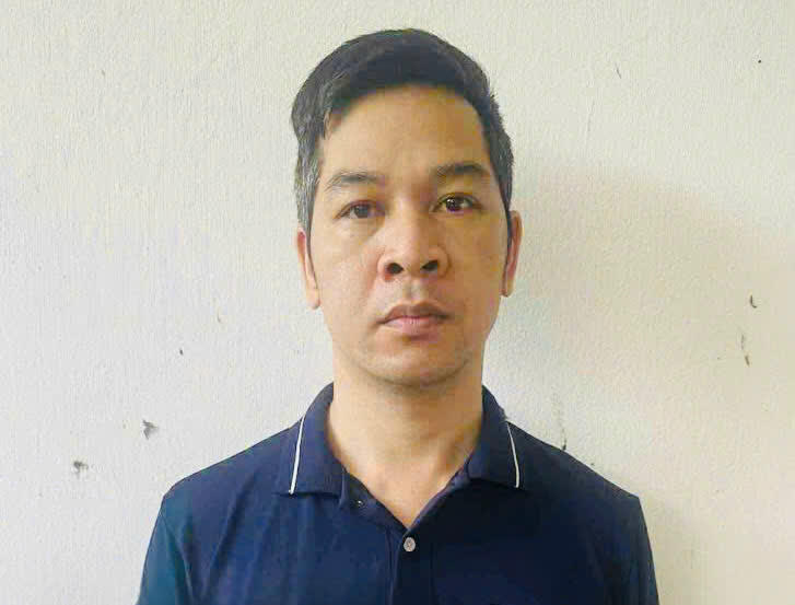 Nhân viên giao hàng nhanh chiếm đoạt tiền của công ty để sang Campuchia làm việc