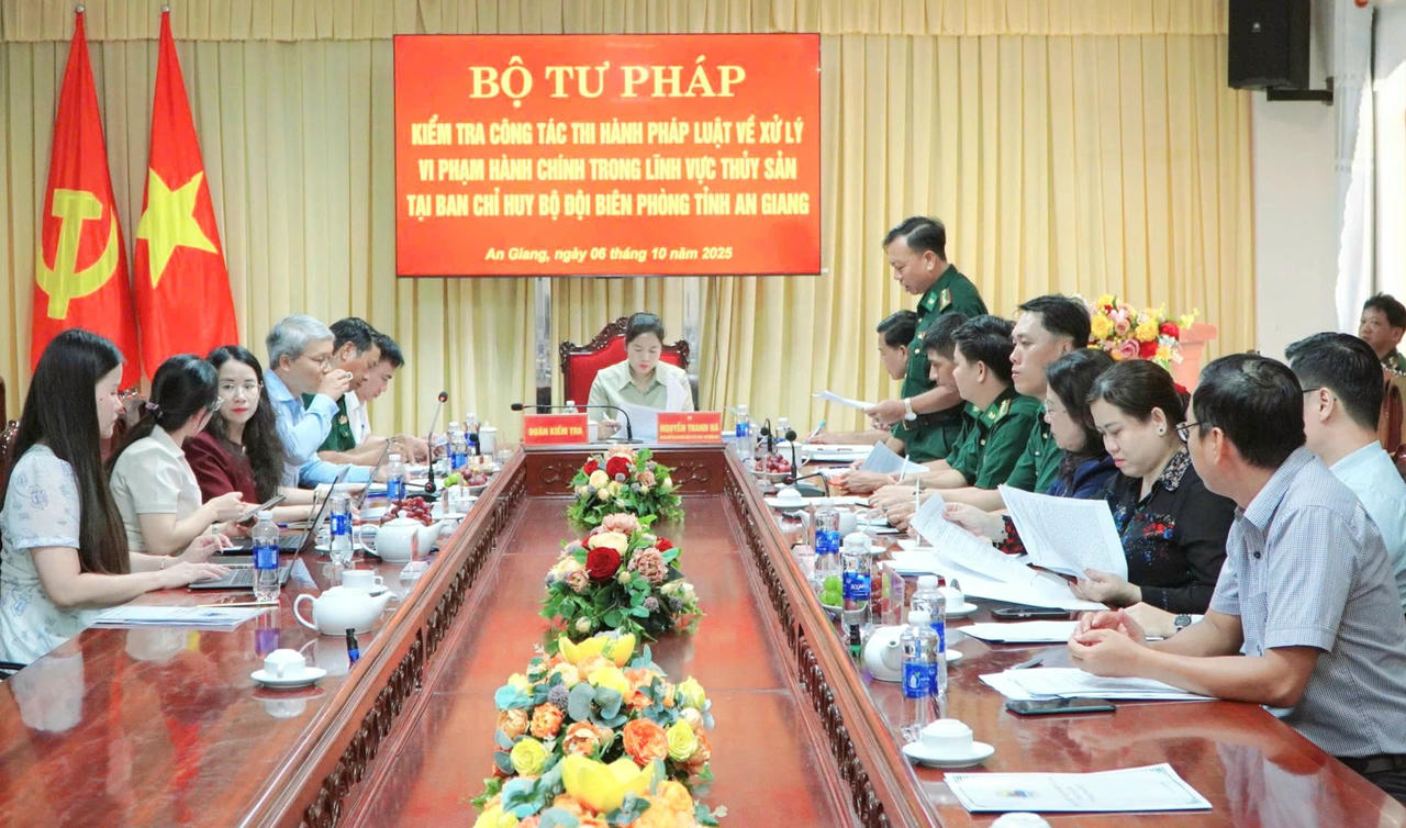 Quang cảnh buổi làm việc.