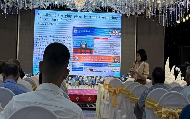 Báo cáo viên Lê Thị Thúy – Giám đốc Trung tâm Thông tin pháp luật và hỗ trợ, trợ giúp pháp lý
