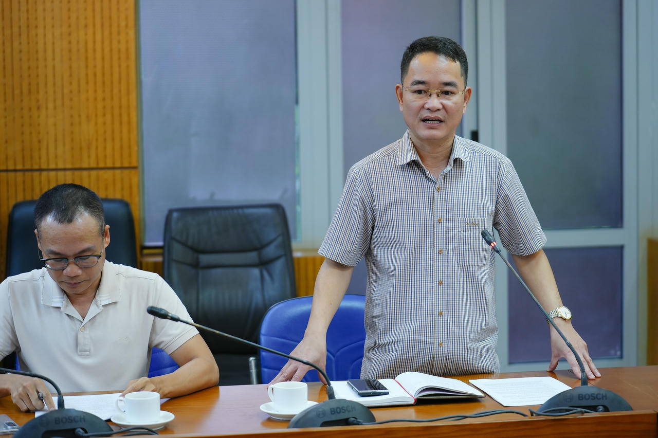 Tổng Biên tập Báo PLVN Vũ Hoài Nam phát biểu tại buổi làm việc.