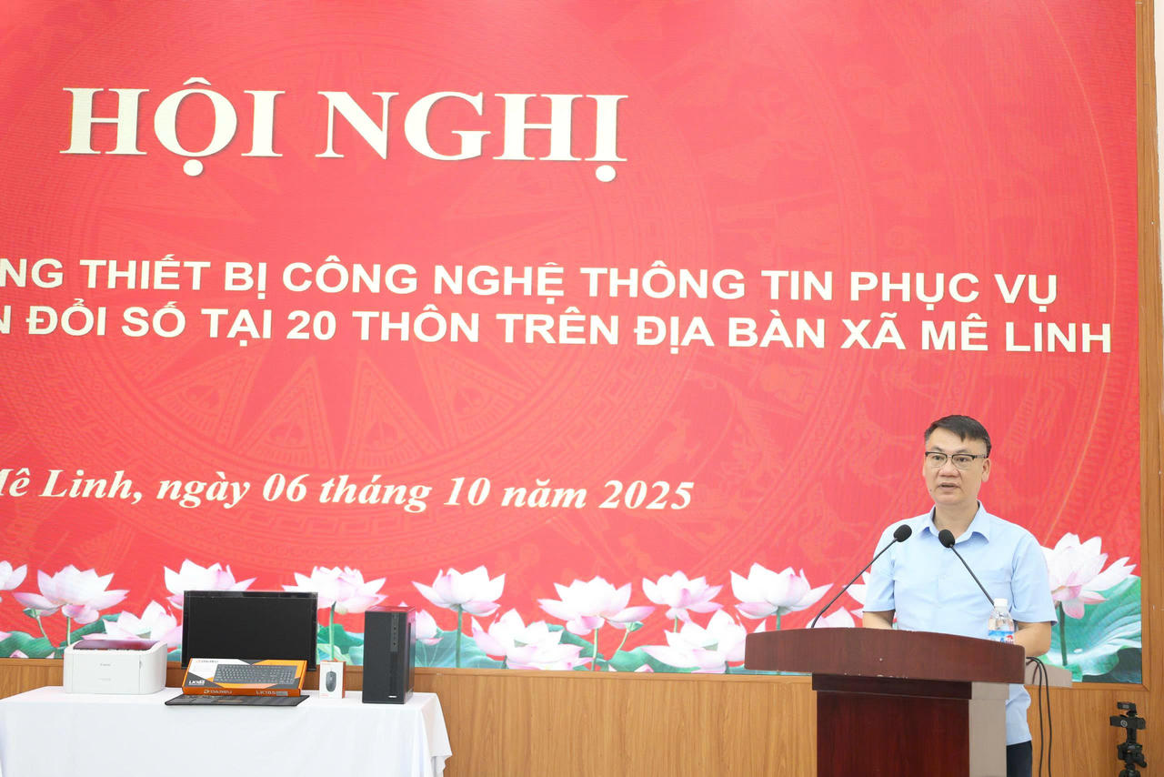 Đồng chí Nguyễn Anh Tuấn – Bí thư Đảng ủy xã Mê Linh cảm ơn sự quan tâm, hỗ trợ của trường ĐH Tài chính - Ngân hàng Hà Nội