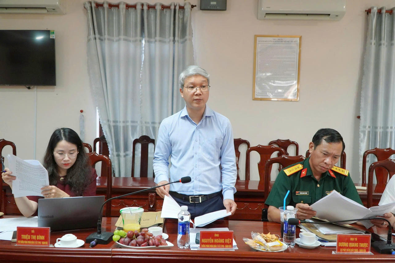 Ông Nguyễn Hoàng Việt, Trưởng phòng Phòng Quản lý xử lý vi phạm hành chính, Cục Quản lý xử lý vi phạm hành chính và theo dõi thi hành pháp luật, Bộ Tư pháp phát biểu tại buổi làm việc.