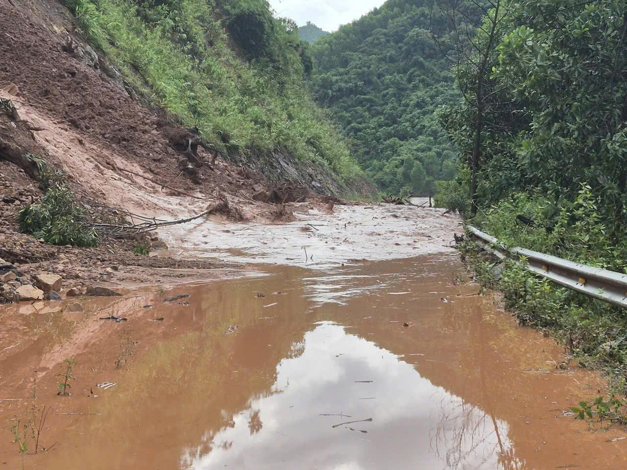 Điểm sạt lở tại xã Sơn Động.