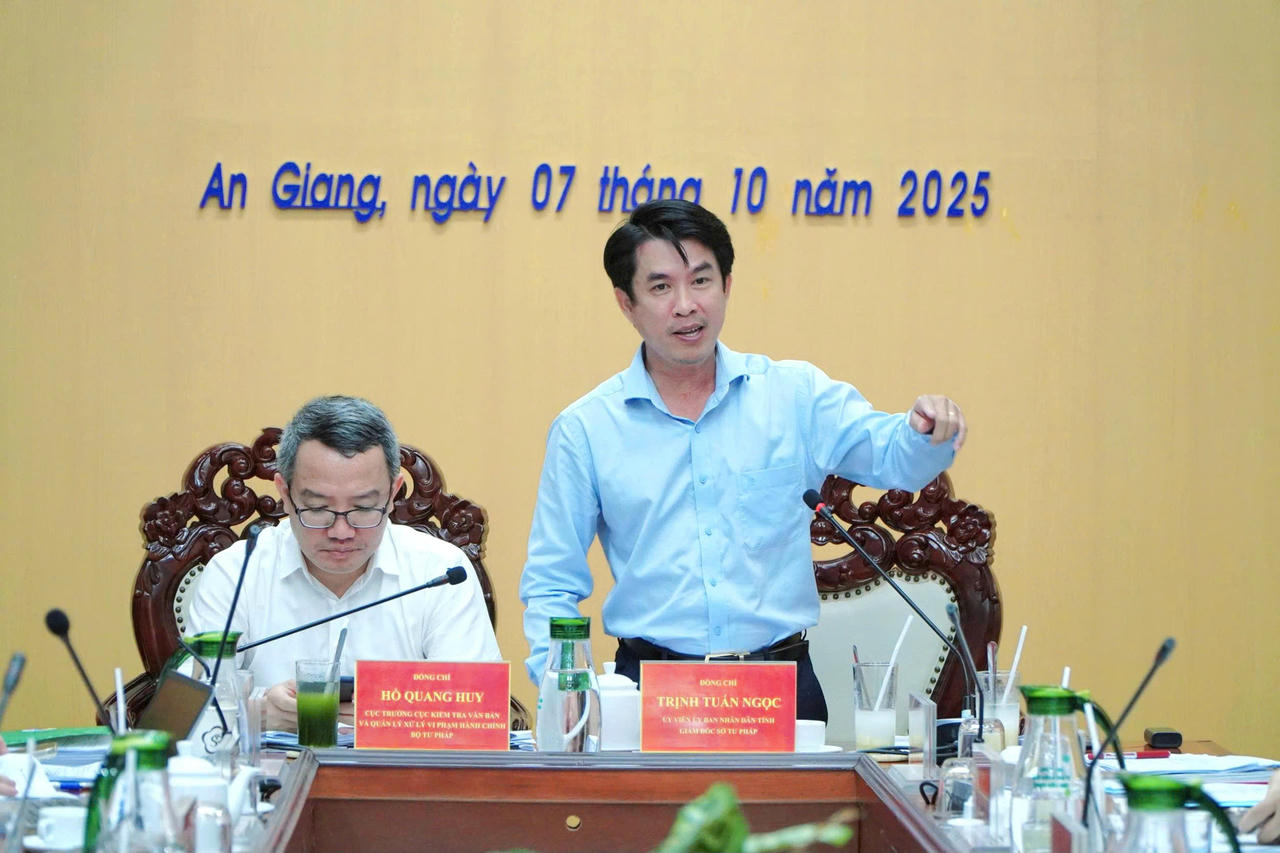 Ông Trịnh Tuấn Ngọc, Giám đốc Sở Tư pháp tỉnh An Giang phát biểu tại buổi làm việc.