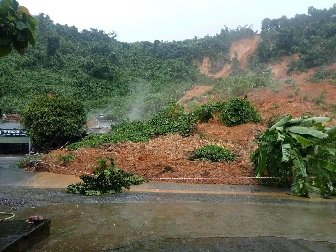 Hiện trường vụ sạt lở.