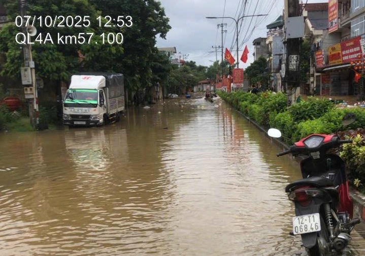 Nước ngập tại km50.400, Quốc lộ 4A.