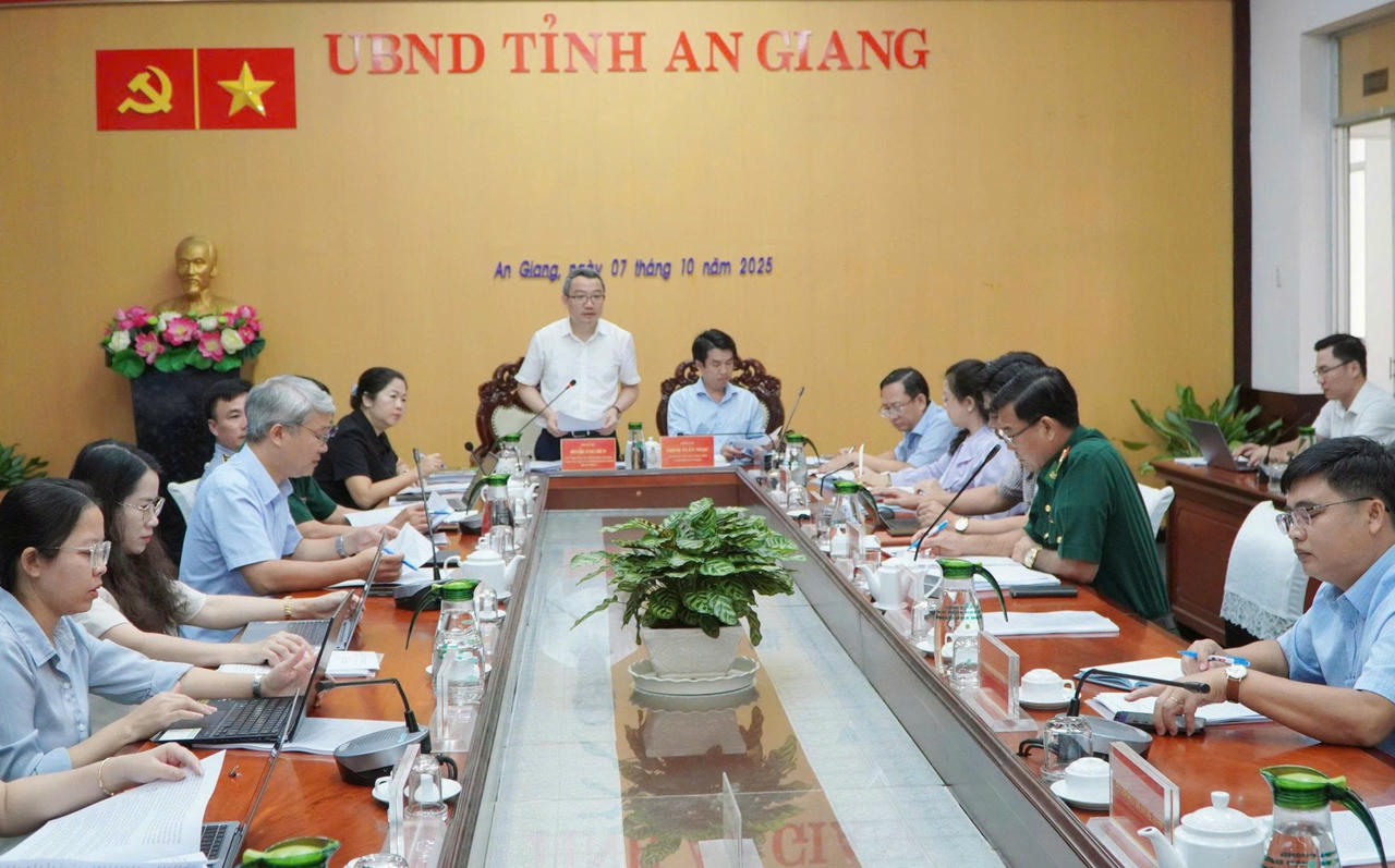 Quang cảnh buổi làm việc.