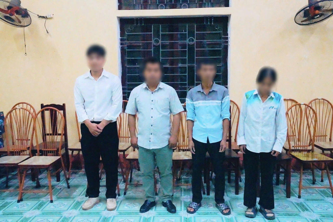 Các đối tượng tại cơ quan Công an.