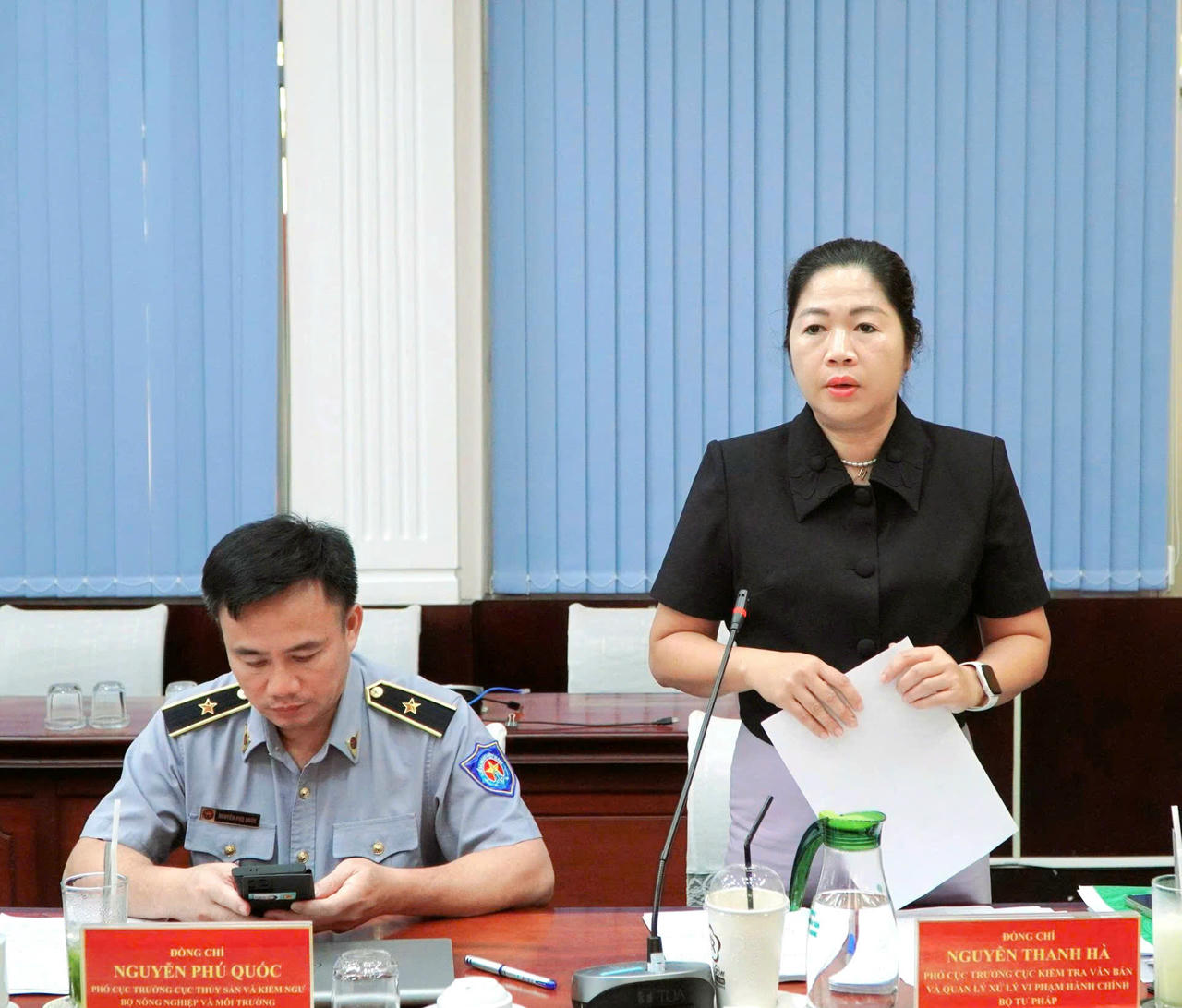 Bà Nguyễn Thanh Hà, Phó Cục Kiểm tra văn bản và Quản lý xử lý vi phạm hành chính, Bộ Tư pháp phát biểu tại buổi làm việc.