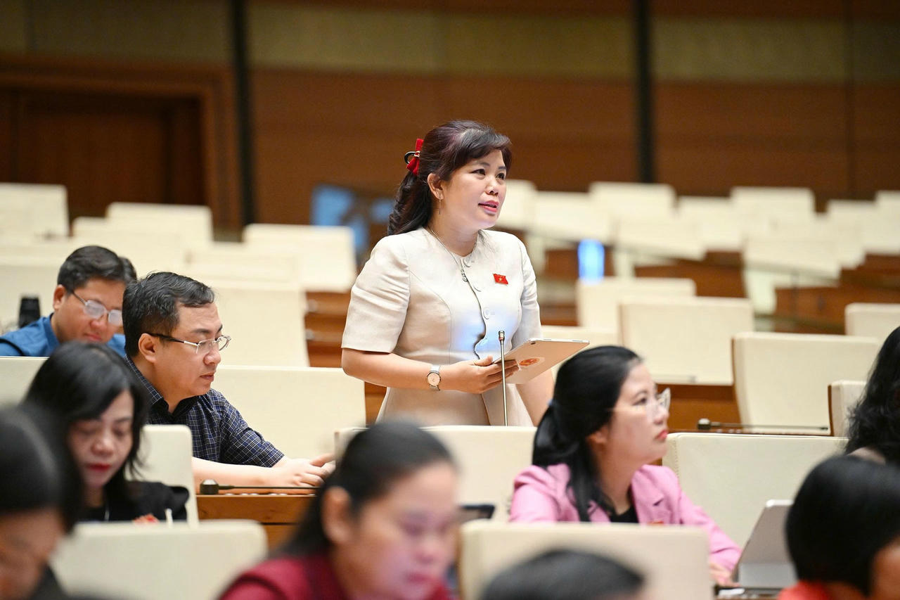 Đại biểu Nguyễn Thị Thu Hà (Đoàn Quảng Ninh). (Ảnh: Quochoi.vn)