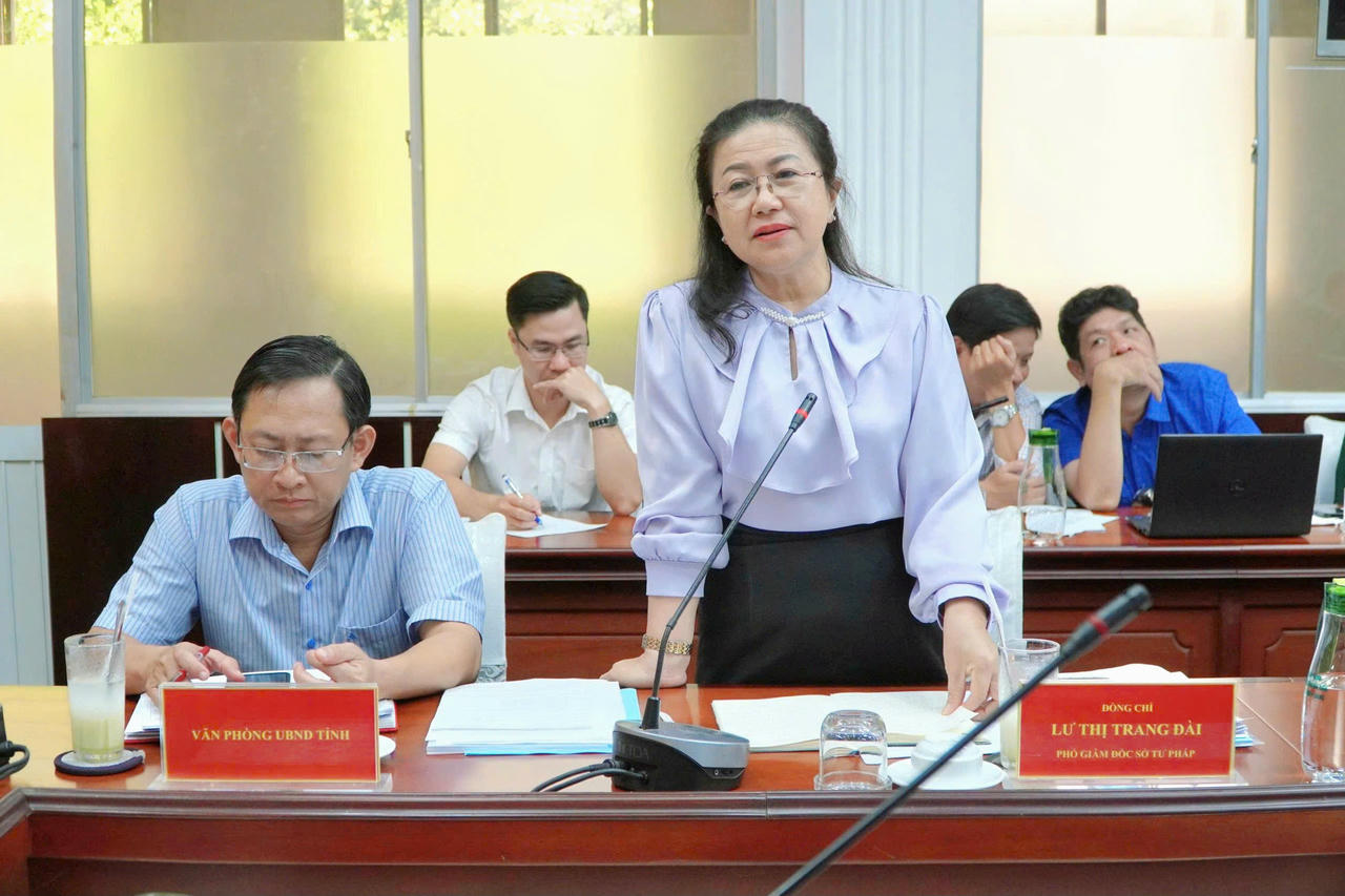 Bà Lư Thị Trang Đài, Phó Giám đốc Sở Tư pháp An Giang phát biểu tại buổi làm việc.