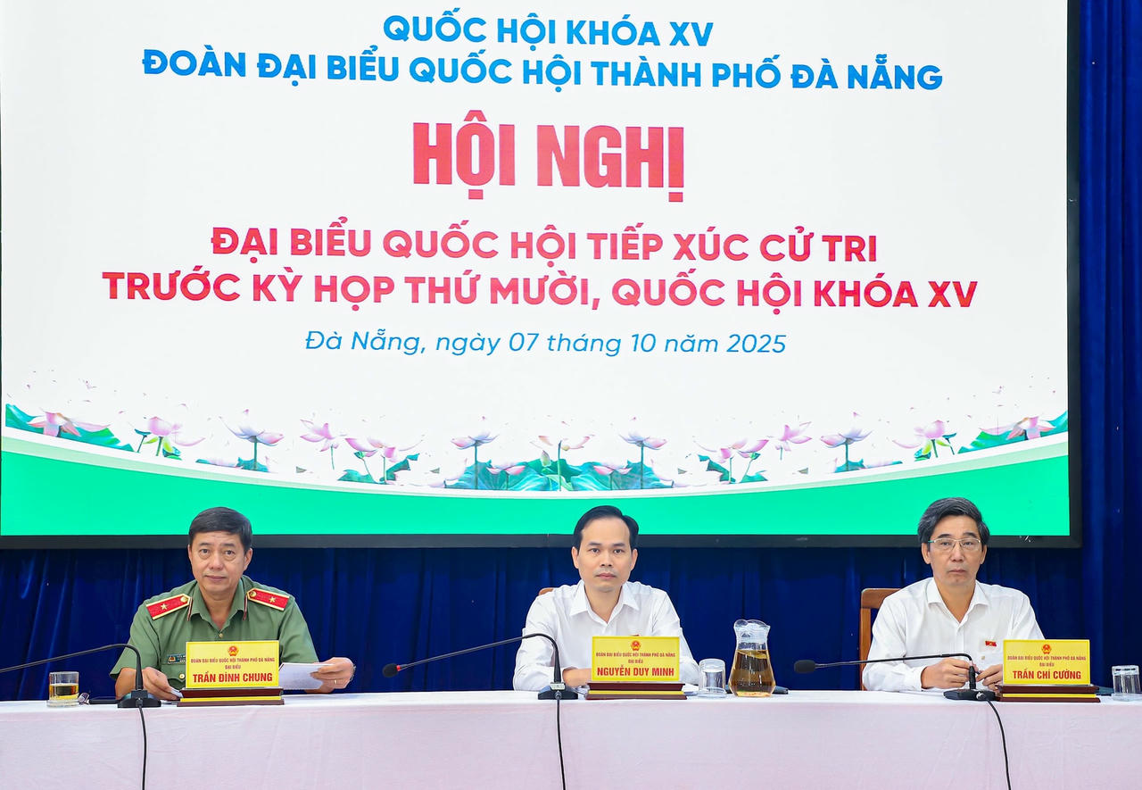 Đại biểu Quốc hội giải đáp nhiều vấn đề cử tri quan tâm
