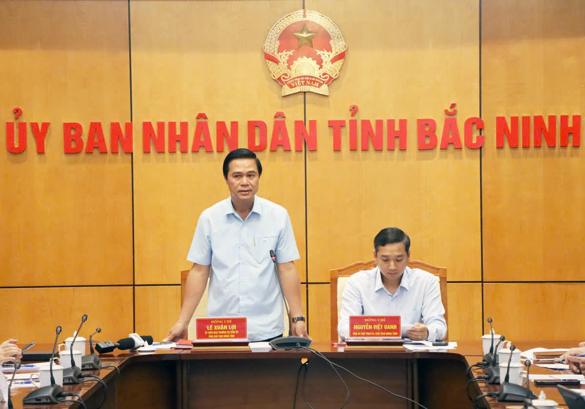 Phó Chủ tịch UBND tỉnh, Phó Trưởng Ban phòng thủ dân sự tỉnh Lê Xuân Lợi phát biểu kết luận hội nghị.