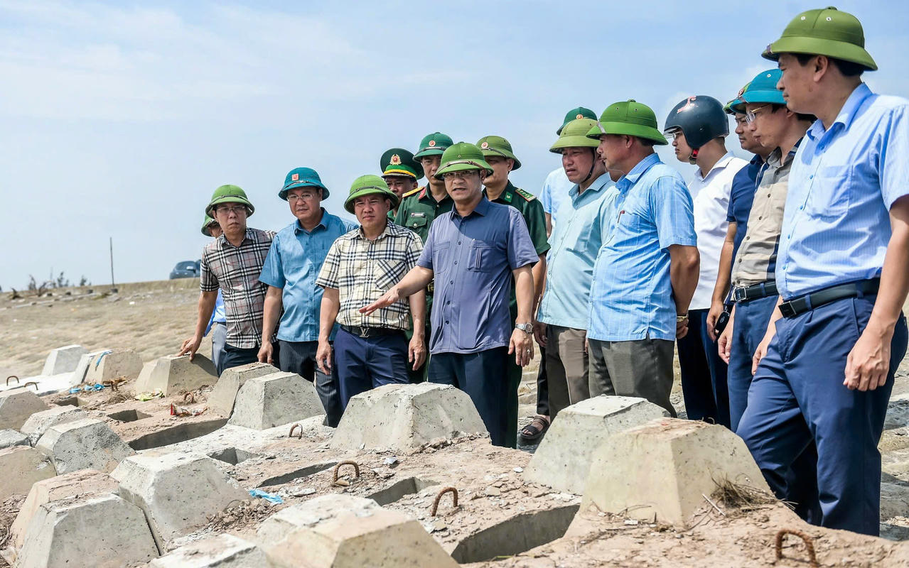 Ninh Bình: Khen thưởng tập thể, cá nhân có thành tích trong công tác phòng, chống, khắc phục hậu quả bão số 10