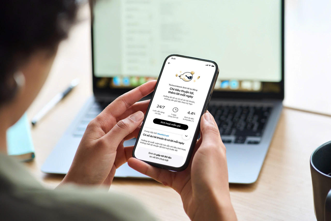 Techcombank Sinh Lời Tự Động hiện là một trong các sản phẩm trả lợi nhuận tối ưu nhất cho tài khoản thanh toán của khách hàng, mức lãi suất lên đến 4,4%/năm.