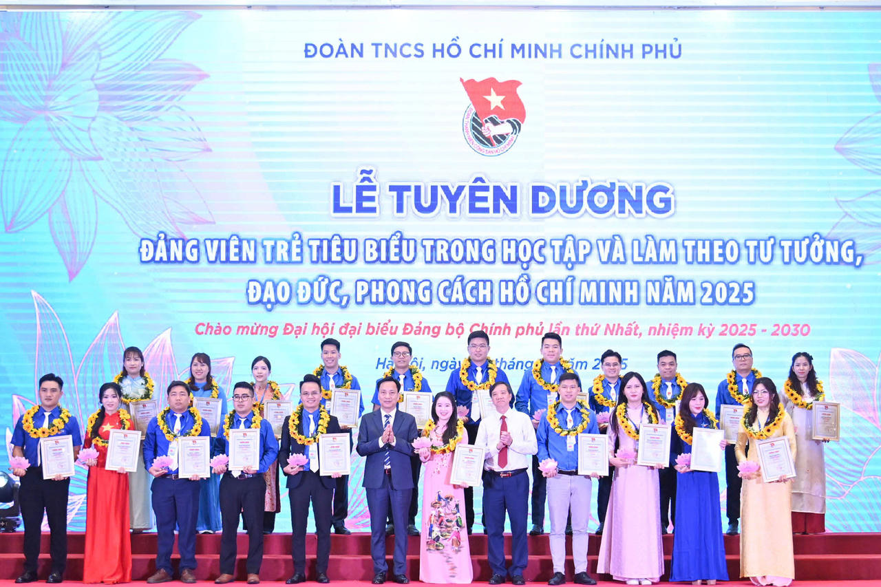 Tuyên dương 95 đảng viên trẻ tiêu biểu học tập và làm theo lời Bác