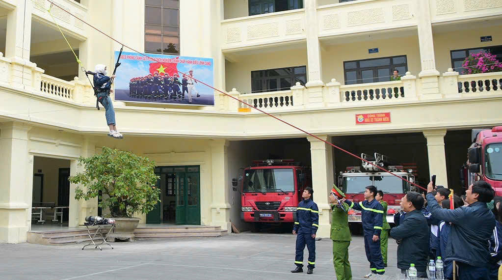 Ninh Bình tổ chức chương trình tuyên truyền, trải nghiệm thực hành chữa cháy và cứu nạn cứu hộ tháng 10/2025
