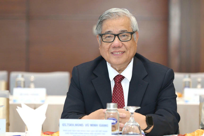 GS. TSKH Vũ Minh Giang - Phó Chủ tịch Hội Khoa học Lịch sử Việt Nam, Chủ tịch Hội đồng Khoa học và Đào tạo Đại học Quốc gia Hà Nội.