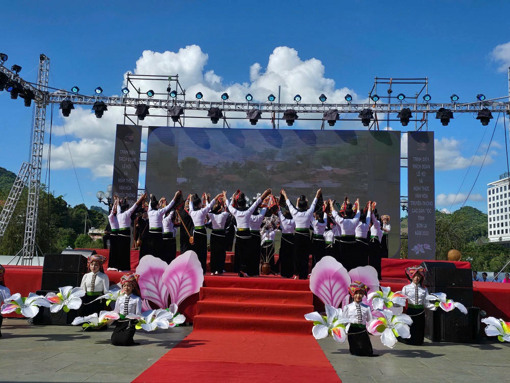 Nghệ thuật xòe Thái đã được Unesco vinh danh là Di sản văn hóa phi vật thể đại diện của nhân loại.