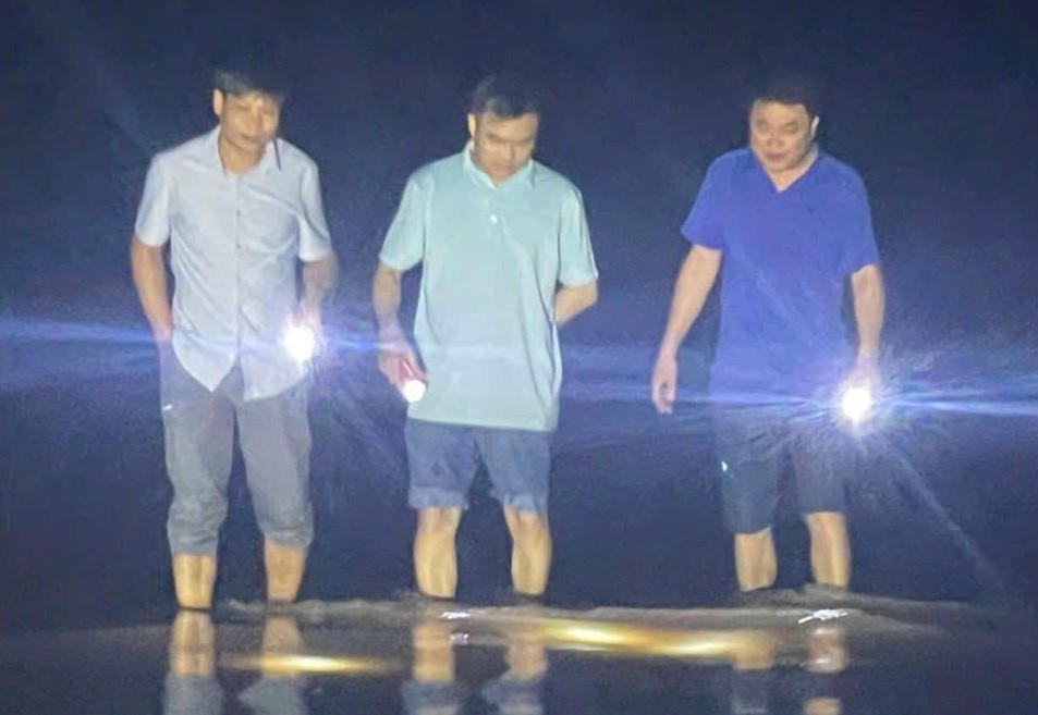 Bắc Ninh: Mưa lũ vượt đỉnh lịch sử, xã Kép khẩn trương di dời 75 hộ dân trong đêm