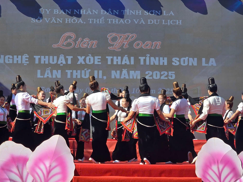 Điệu xòe của đồng bào dân tộc Thái ở Sơn La.