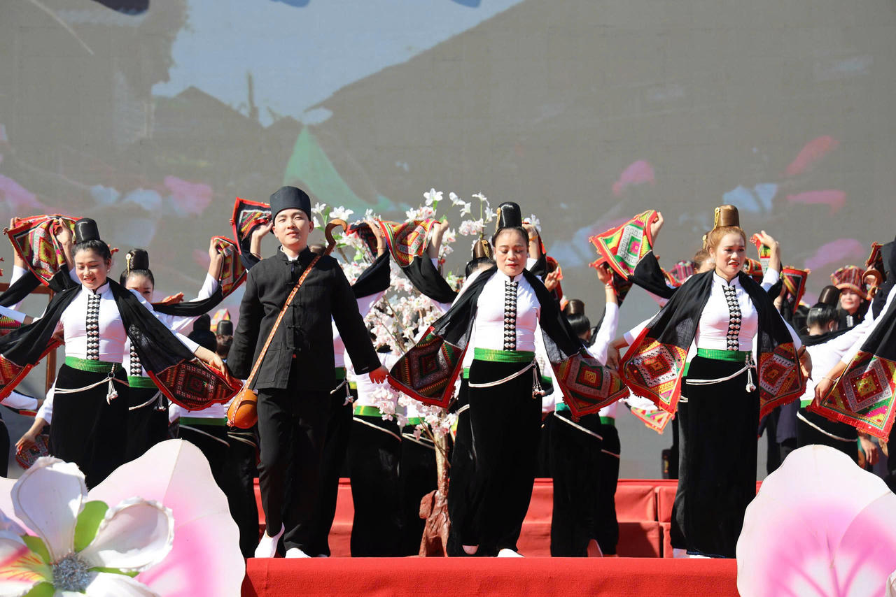 Những vũ điệu xèo mang đến trải nghiệm đặc sắc.