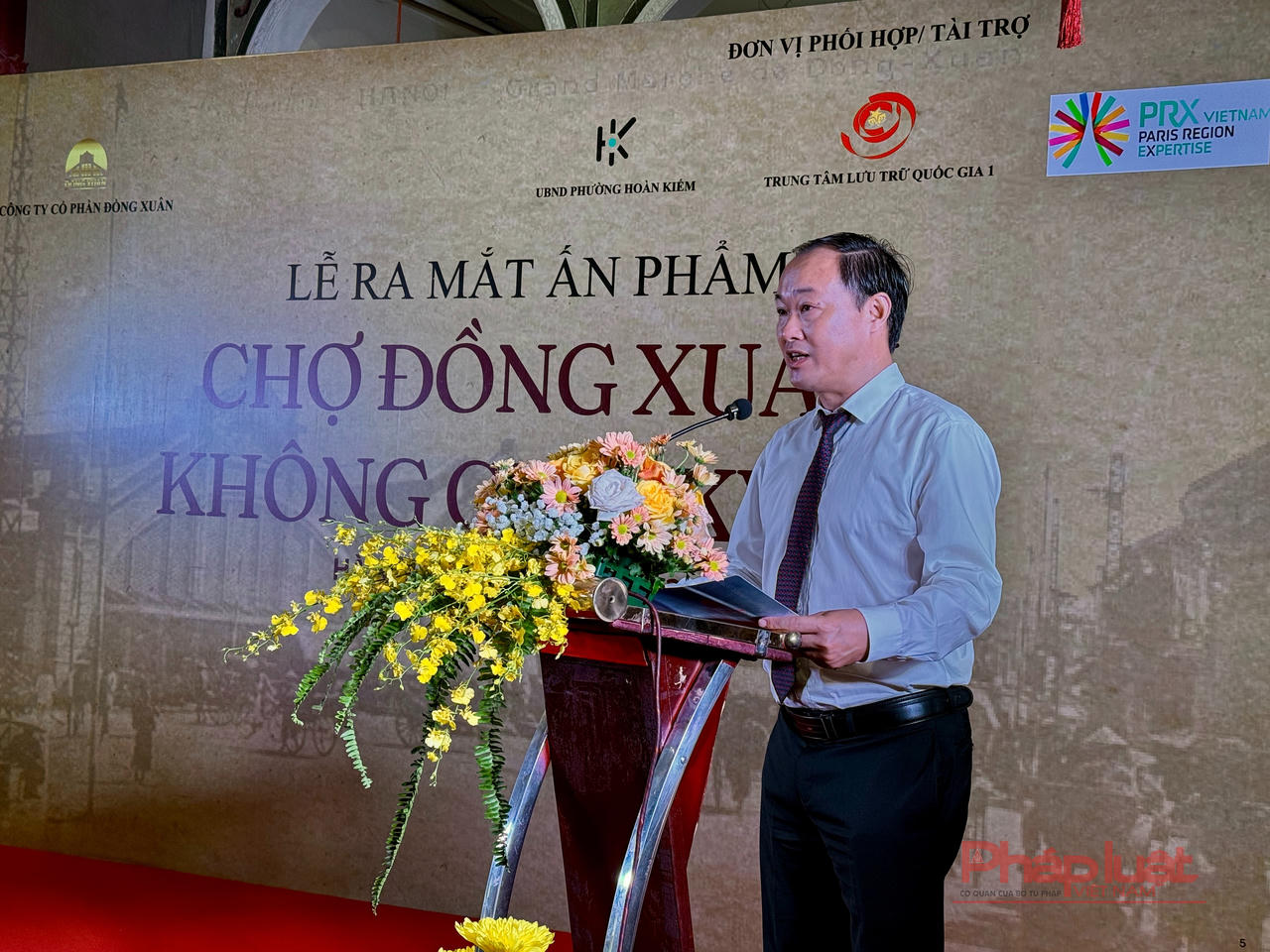 Bí thư Đảng ủy, Chủ tịch HĐQT Công ty Cổ phần Đồng Xuân Nguyễn Song Tùng phát biểu khai mạc lễ ra mắt ấn phẩm văn hoá&nbsp;“Chợ Đồng Xuân - Không gian ký ức”.&nbsp;