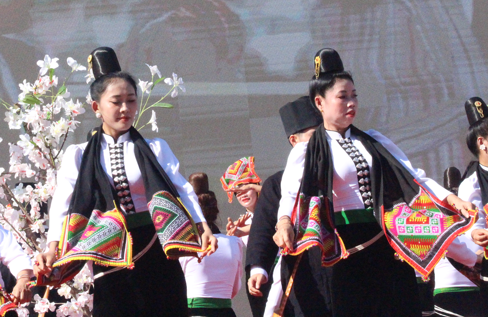 Những điệu múa xòe uyển chuyển luôn hấp dẫn người xem.