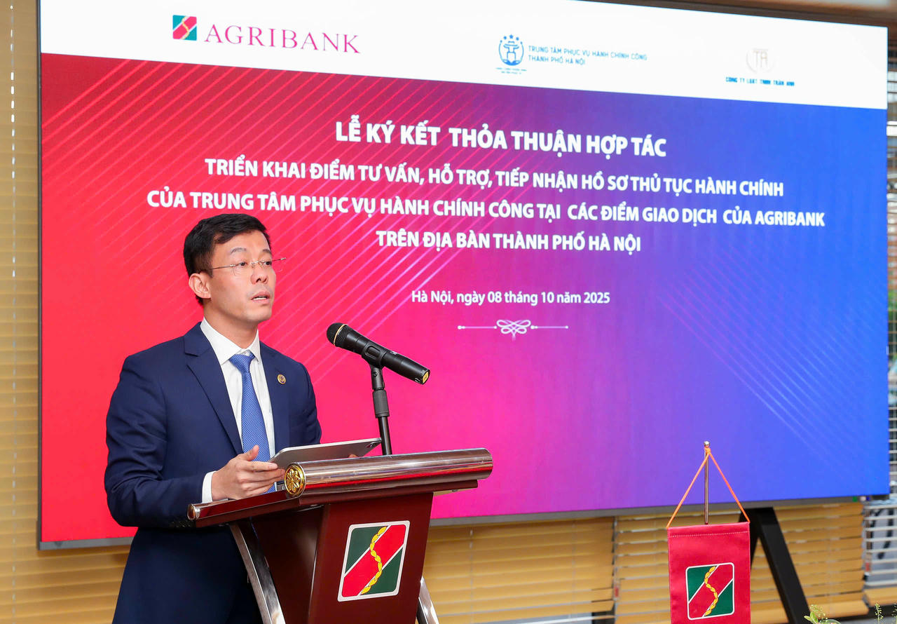 Ông Cù Ngọc Trang - Giám đốc Trung tâm Phục vụ Hành chính công Thành phố Hà Nội phát biểu tại lễ ký kết.