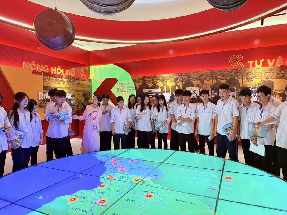 Nhiều đoàn học sinh, sinh viên tham quan, học tập tại Bảo tàng. Ảnh: Bảo tàng