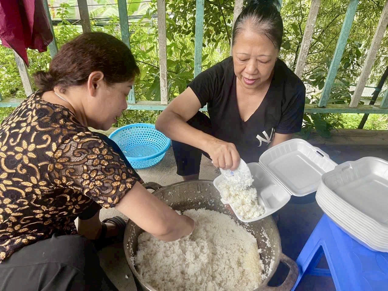Cao Bằng: Tinh thần tương thân tương ái trong cơn lũ với những suất cơm ấm áp nghĩa tình
