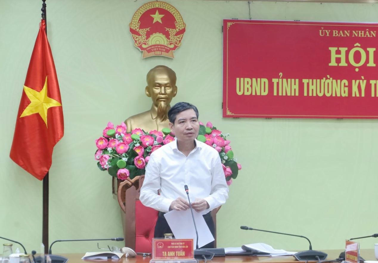 Ông Tạ Anh Tuấn - Chủ tịch UBND tỉnh Đắk Lắk phát biểu chỉ đạo tại&nbsp;Hội nghị thường kỳ tháng 9 và quý III năm 2025