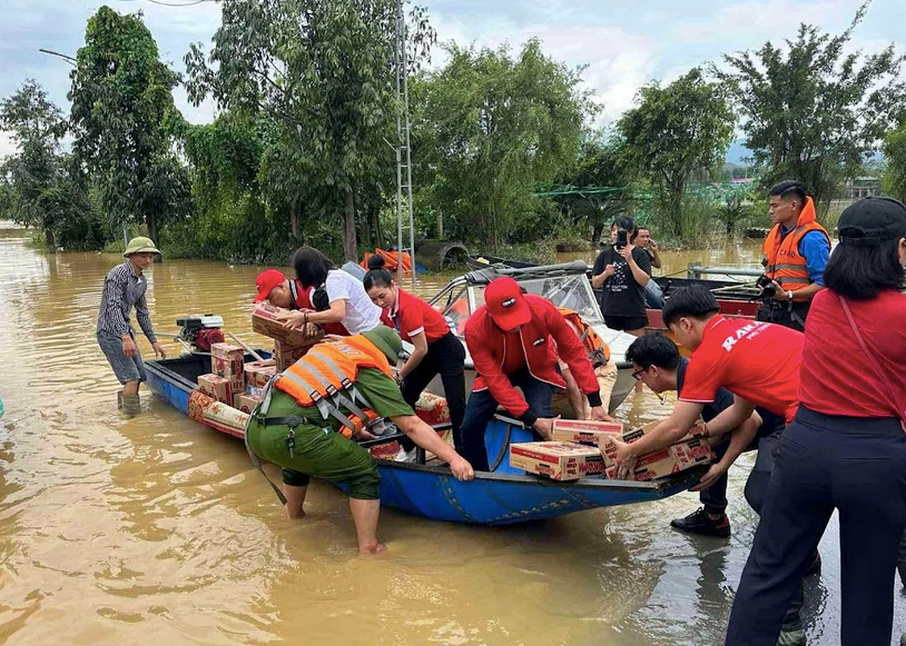 Masan Consumer hỗ trợ người dân vùng ảnh hưởng mưa lũ.